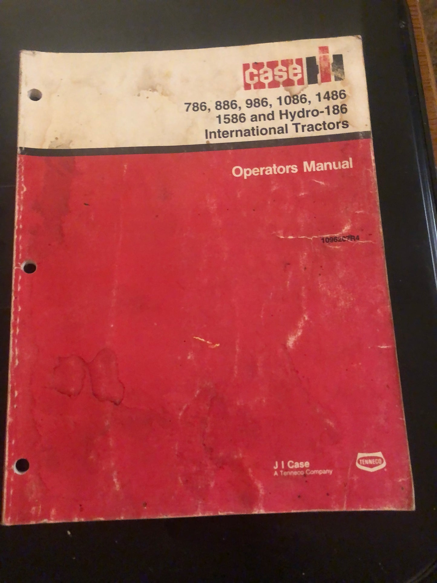 Case IH _ 786, 886, 986, 1086, 1486, 1586 & Hydro-186 International Tractors _ Operator’s Manual