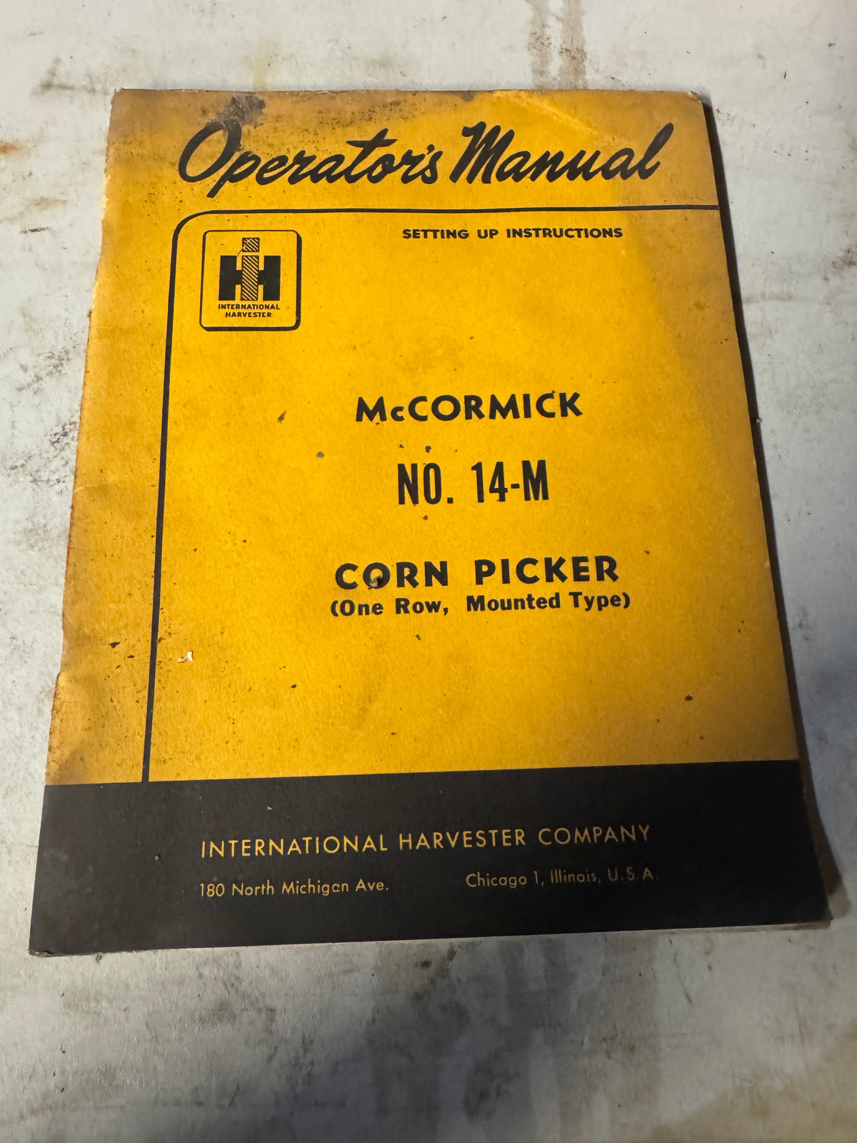IH _ McCormick NO. 14-m Corn Picker _ Operator’s Manual