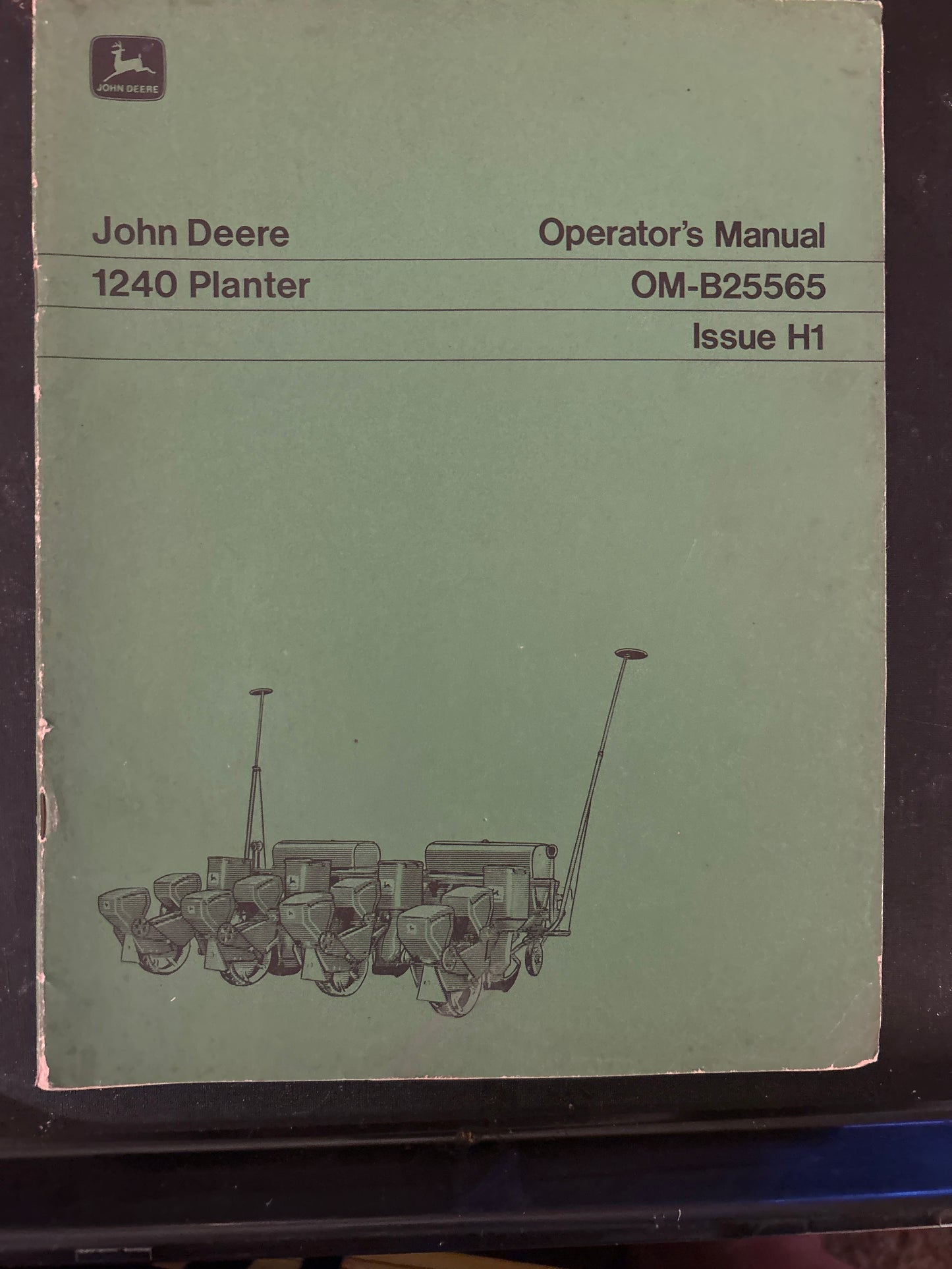 John Deere _ 1240 Planter _ Operator's Manual OM-B25565 Issue H1