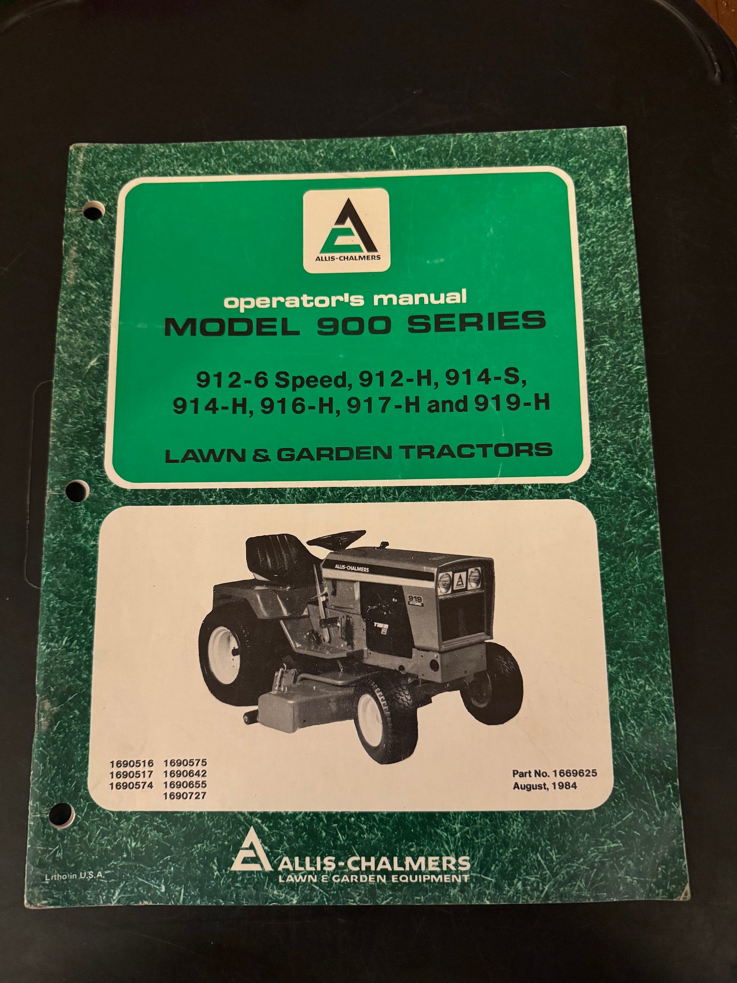 Allis-Chalmers Model 900 Series 912-6 Speed, 912-H, 914-S, 914-H, 916-H, 917-H and 919-H Lawn & Garden Tractors Operator’s Manual