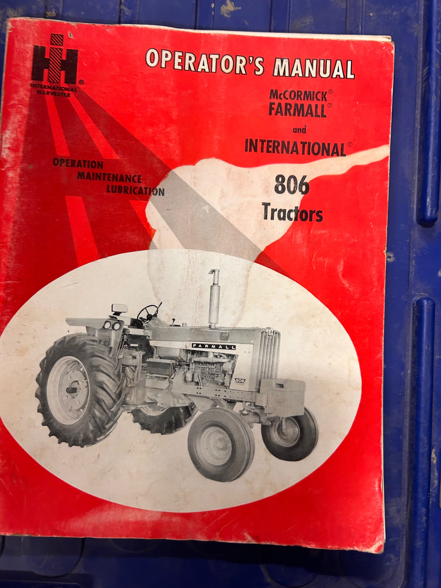 IH _ McCormick Farmall 806 Tractor _ Operator’s Manual