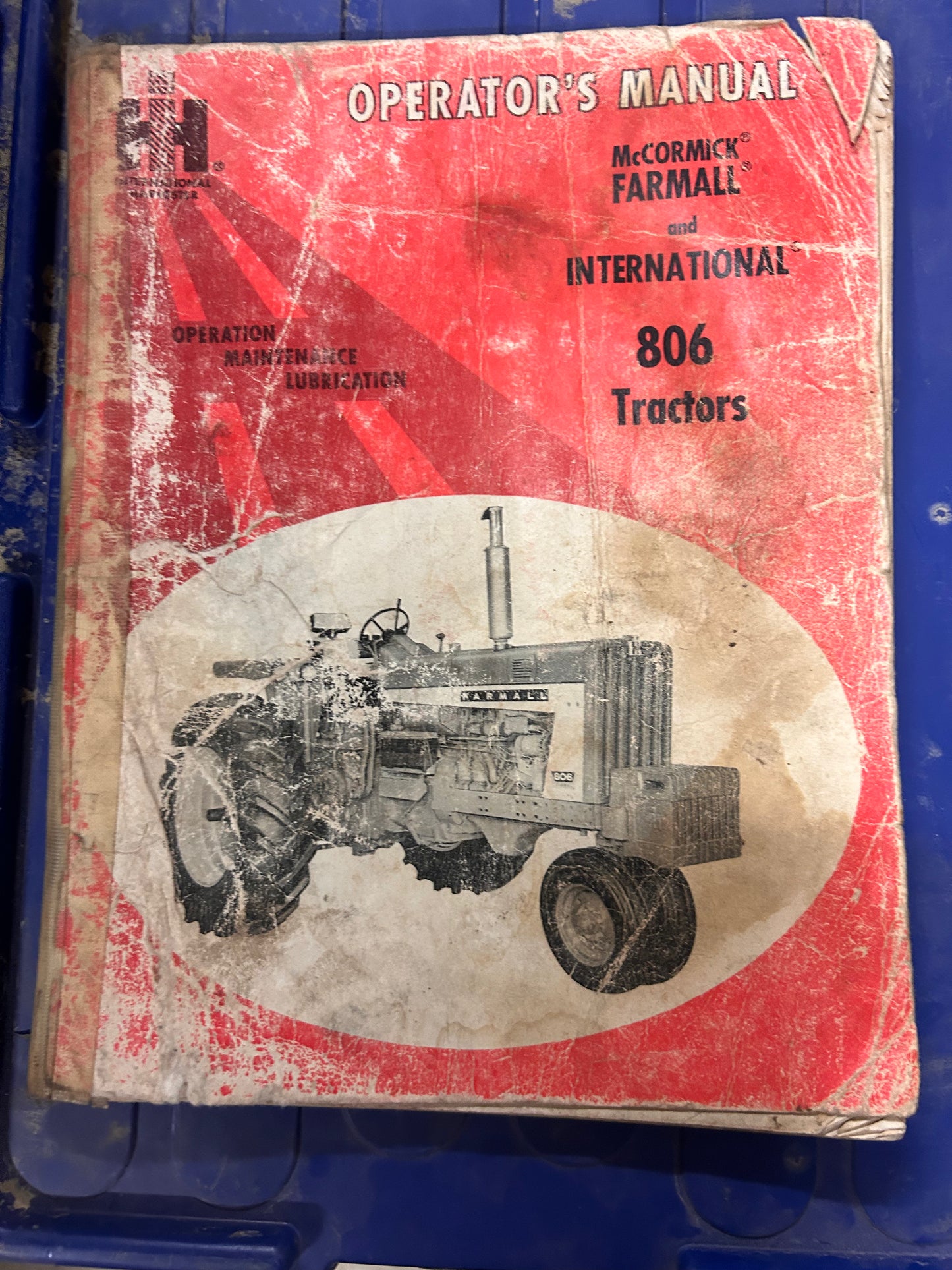 IH _ McCormick Farmall 806 Tractor _ Operator’s Manual