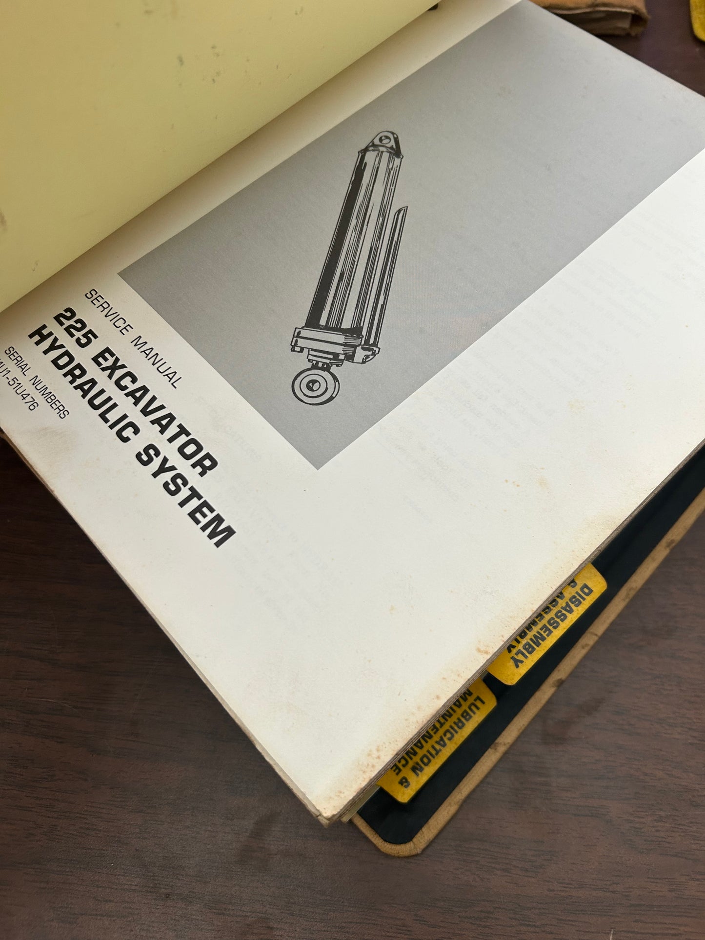 Caterpillar _ 225 Excavator _ Manuals Binder