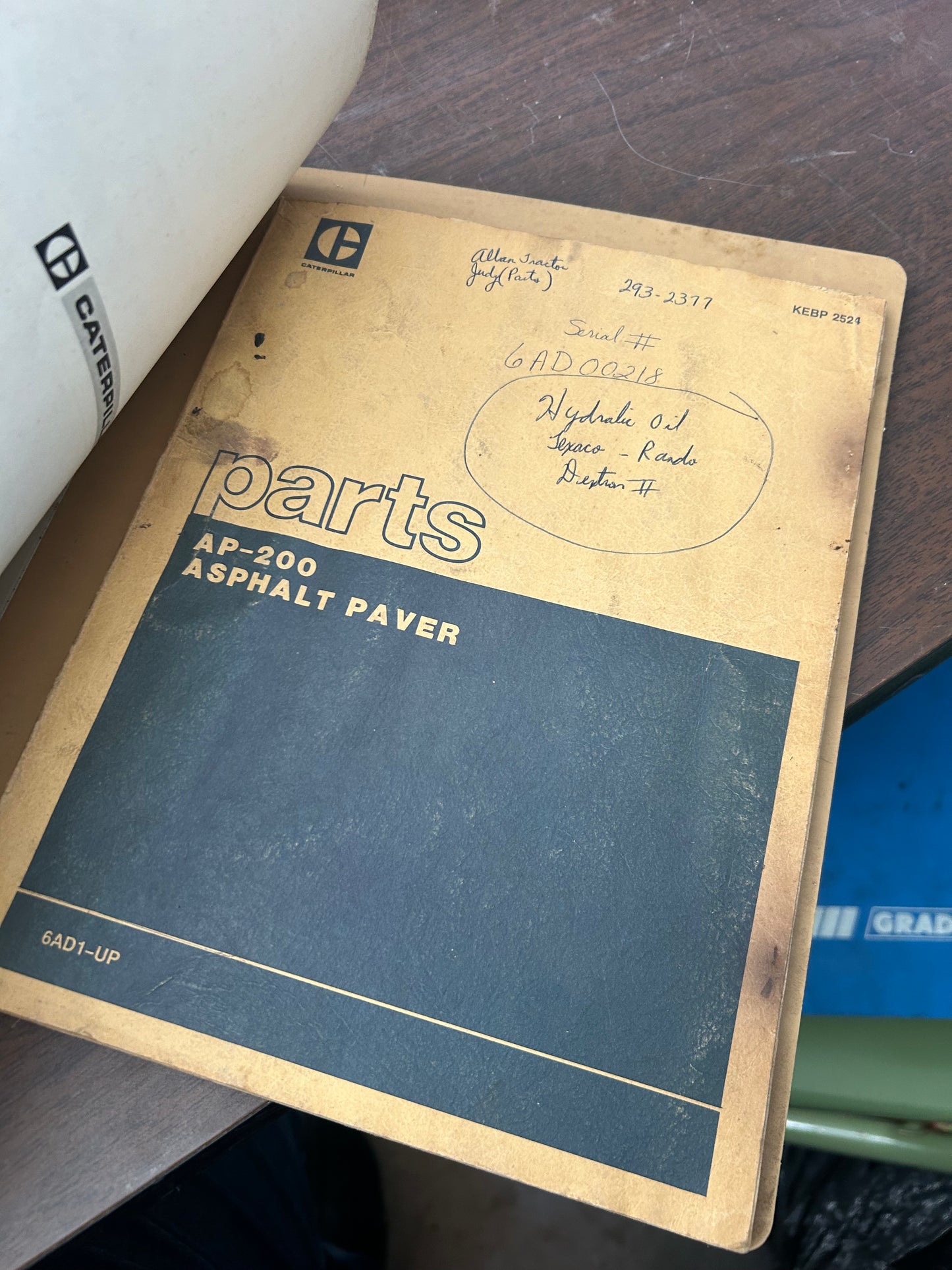 Caterpillar _ AP-200 Asphault Paver _ Manuals Binder