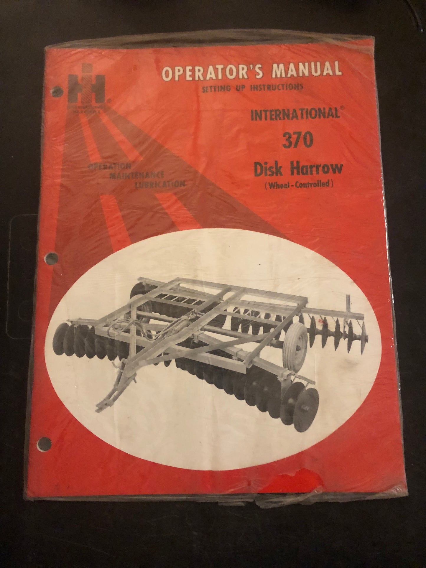 IH _ International 370 Disk Harrow _ Operator’s Manual