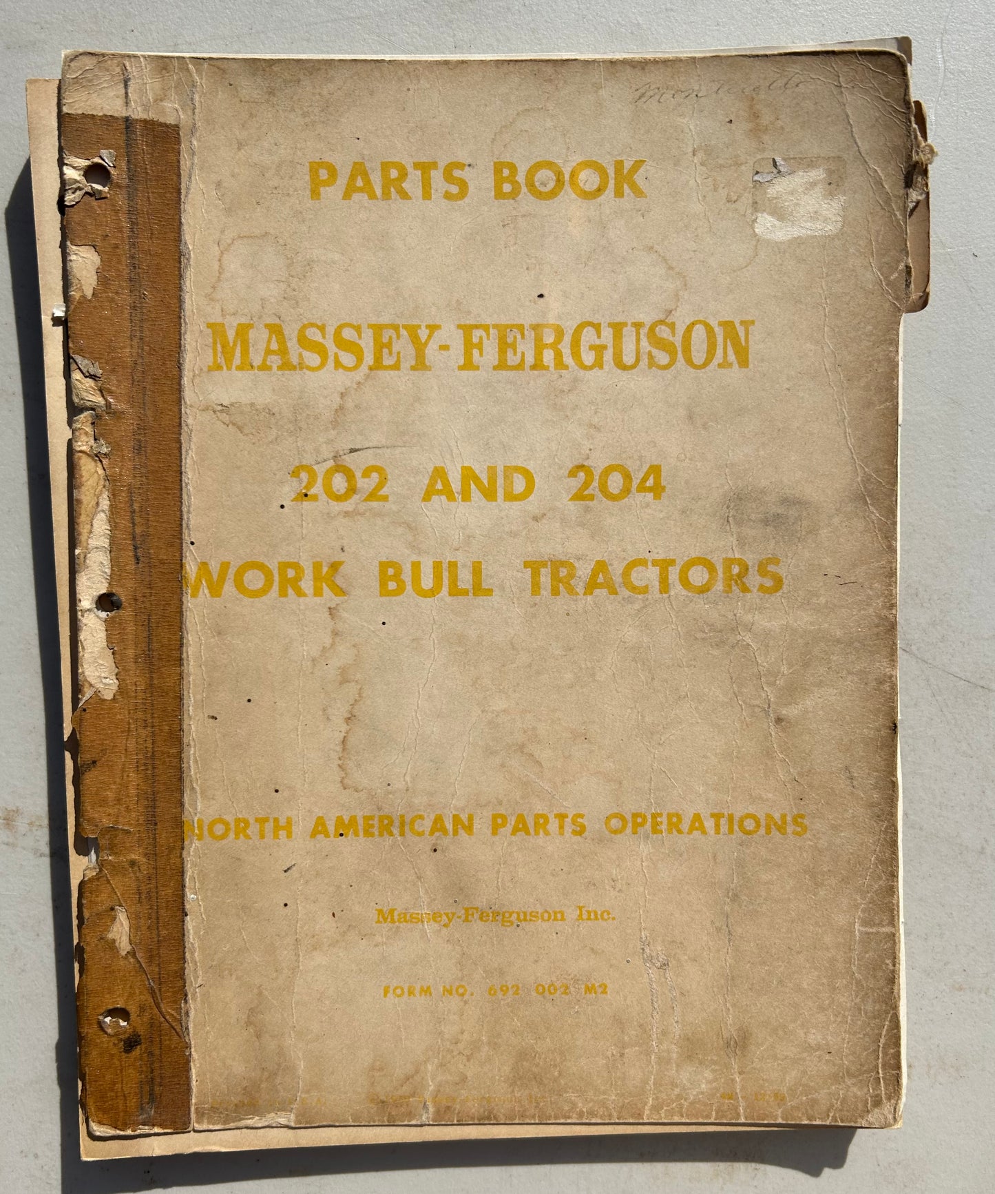 Massey Ferguson _ 202 & 204 Woork Bull Tractors _ Parts Book