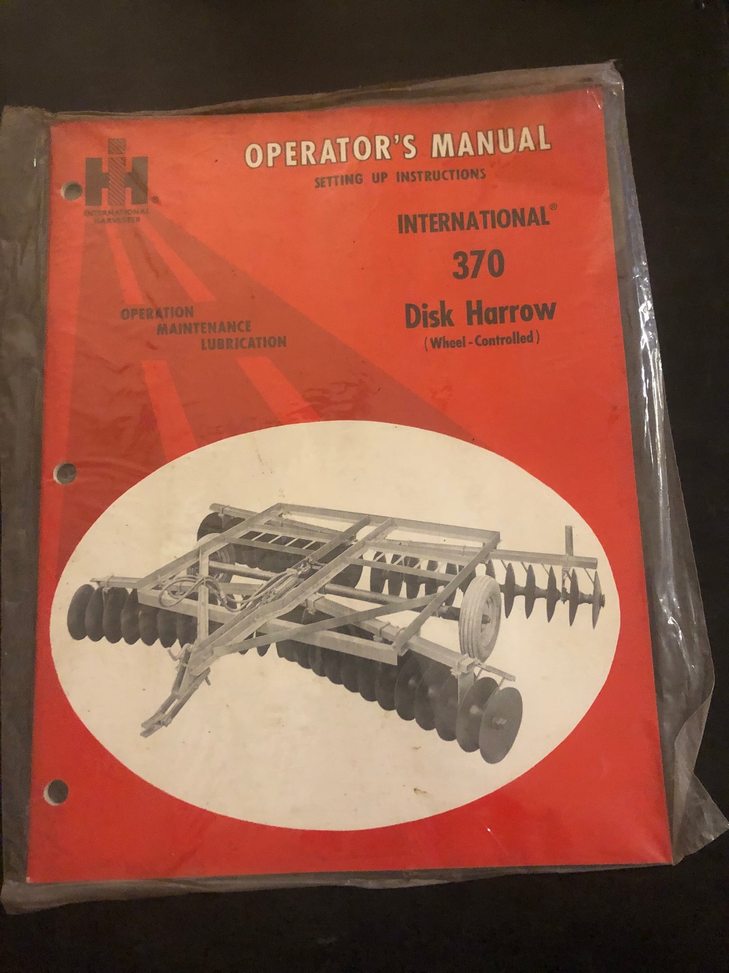 IH _ International 370 Disk Harrow _ Operator’s Manual