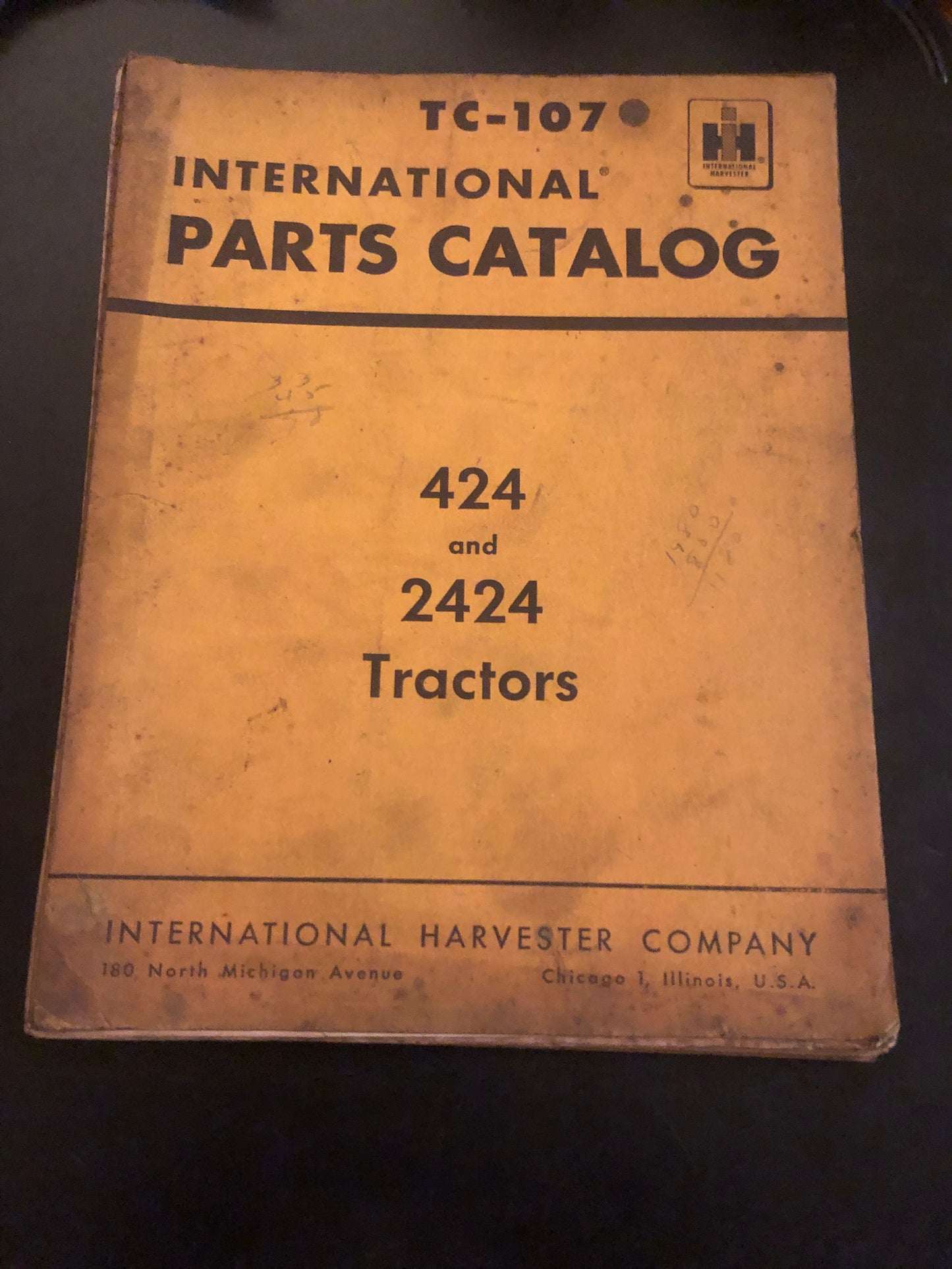 International _ 424 & 2424 Tractors _ Parts Catalog