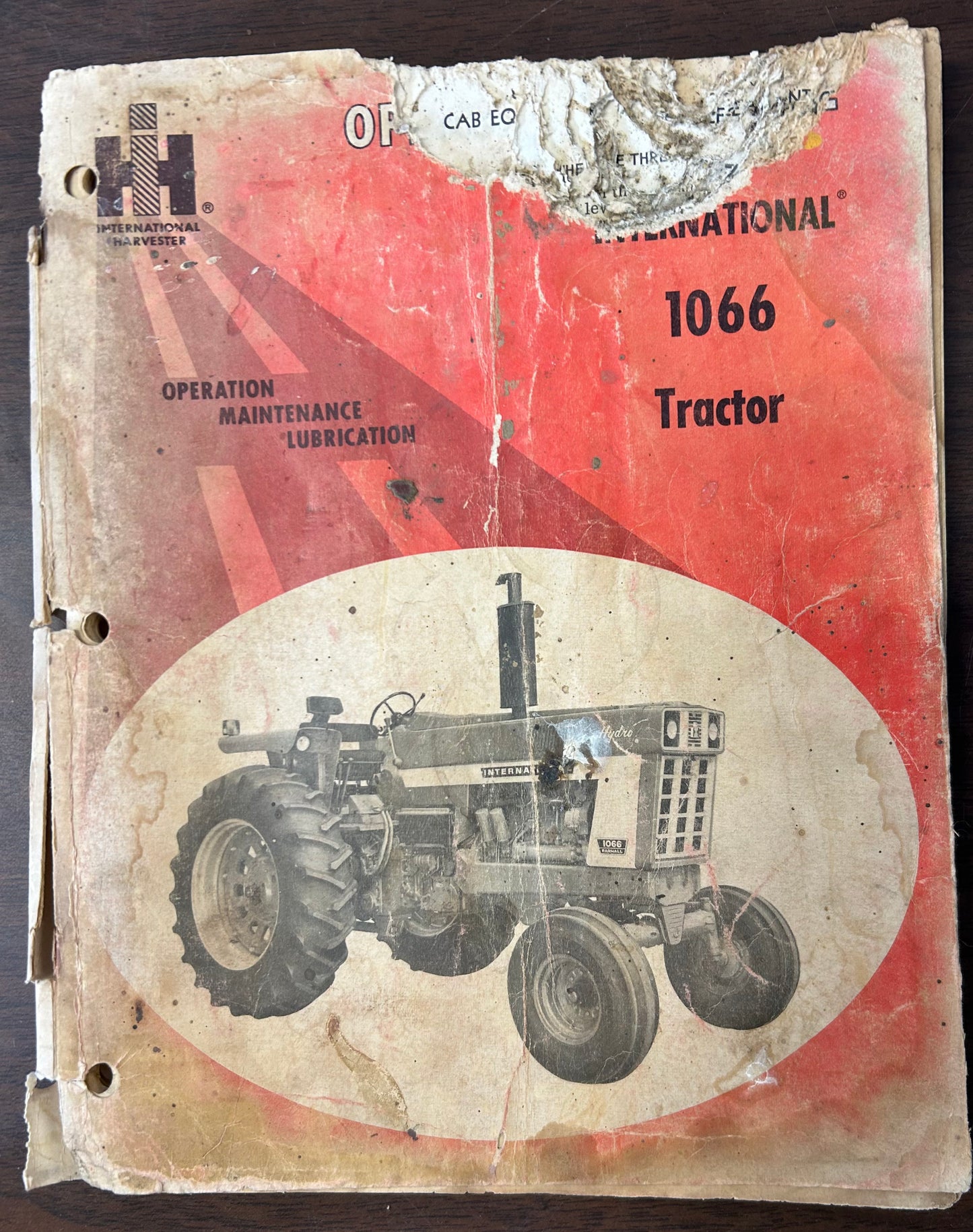 IH _ 1066 Tractor _ Operator’s Manual