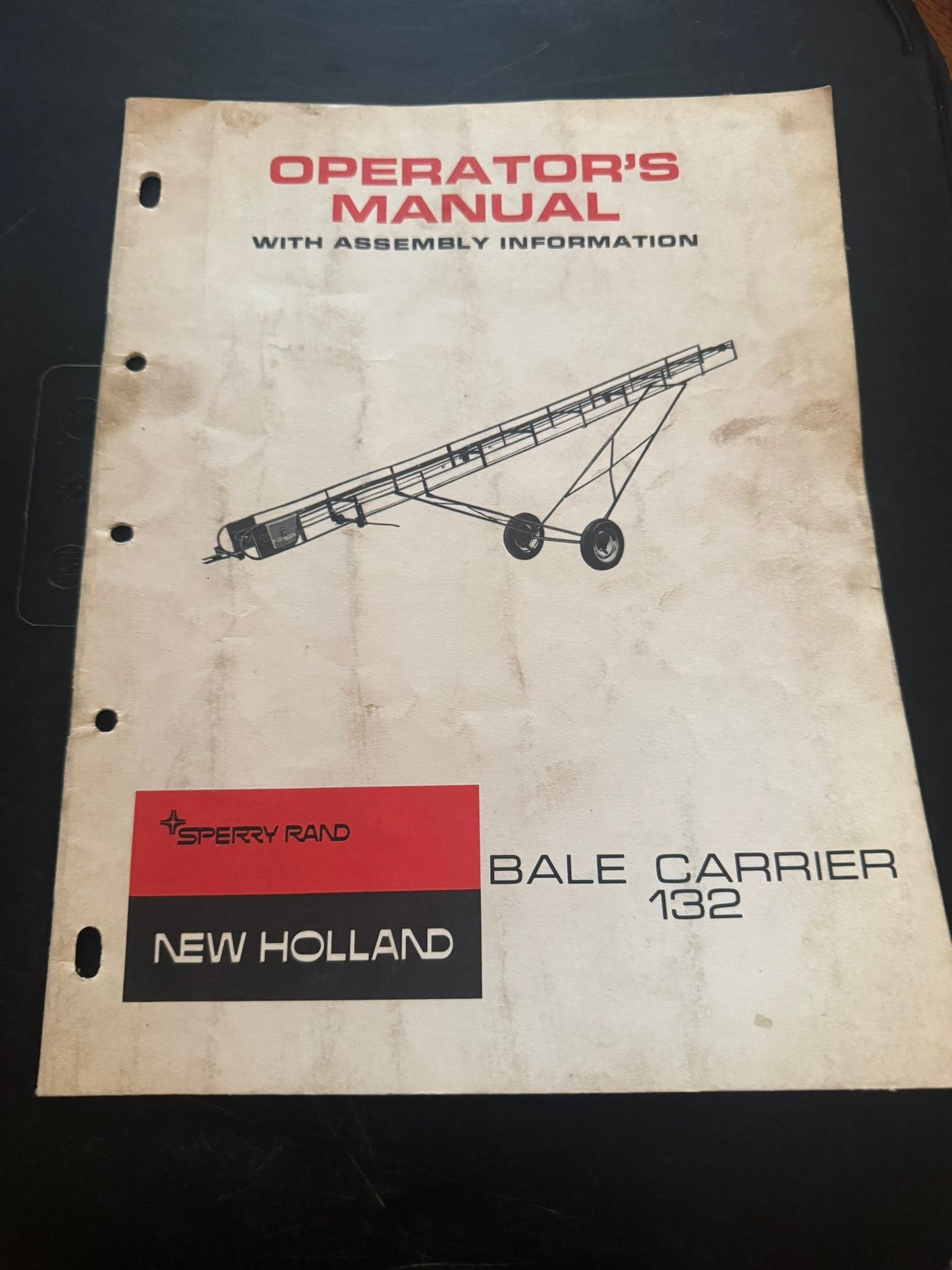 Sperry Rand - New Holland _ Bale Carrier Model 132 _ Operator’s Manual