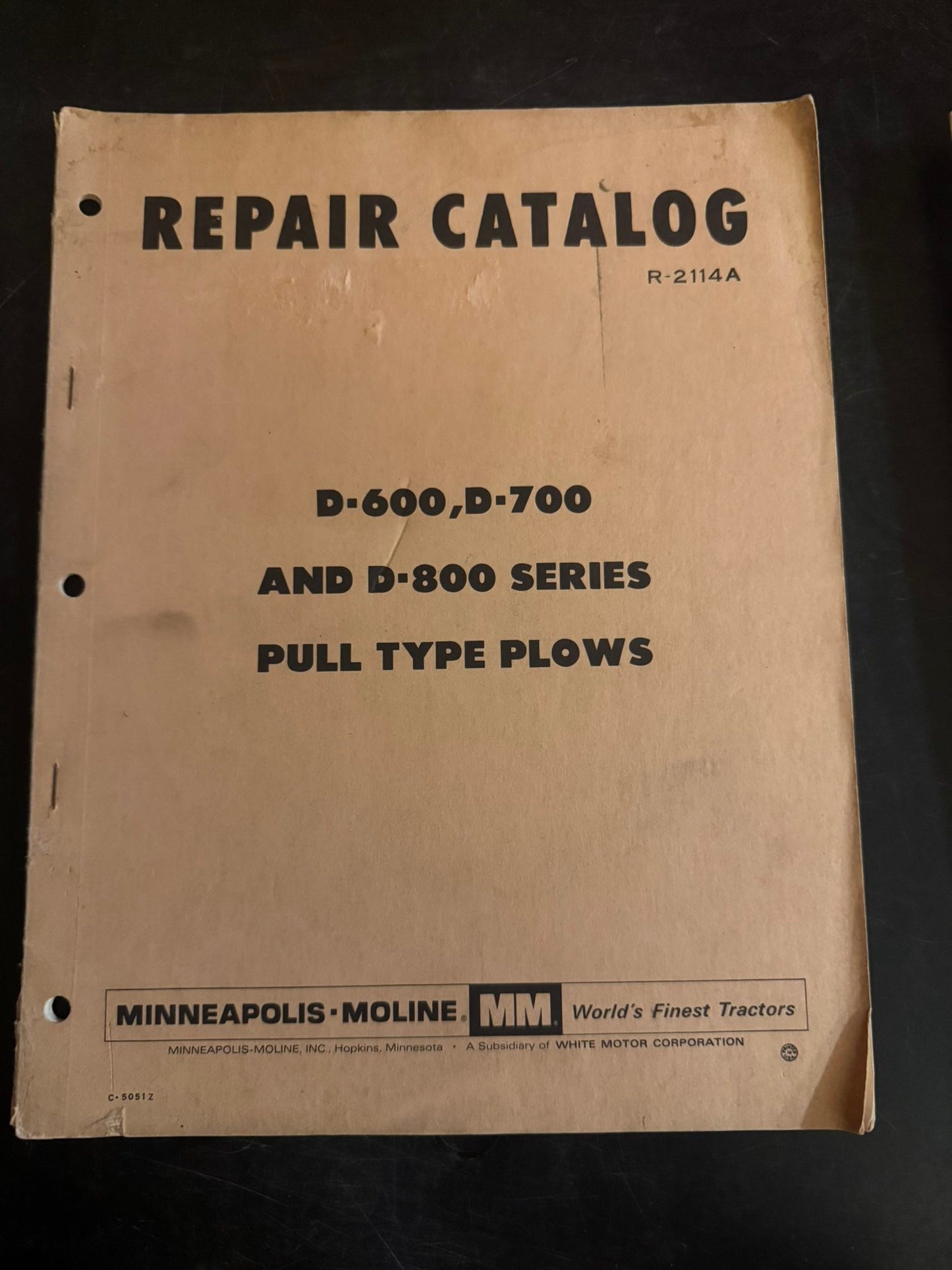 Minneapolis Moline _ D-600, D-700 & D-800 Series Pull Type Plows _ Repair Catalog R-2114A